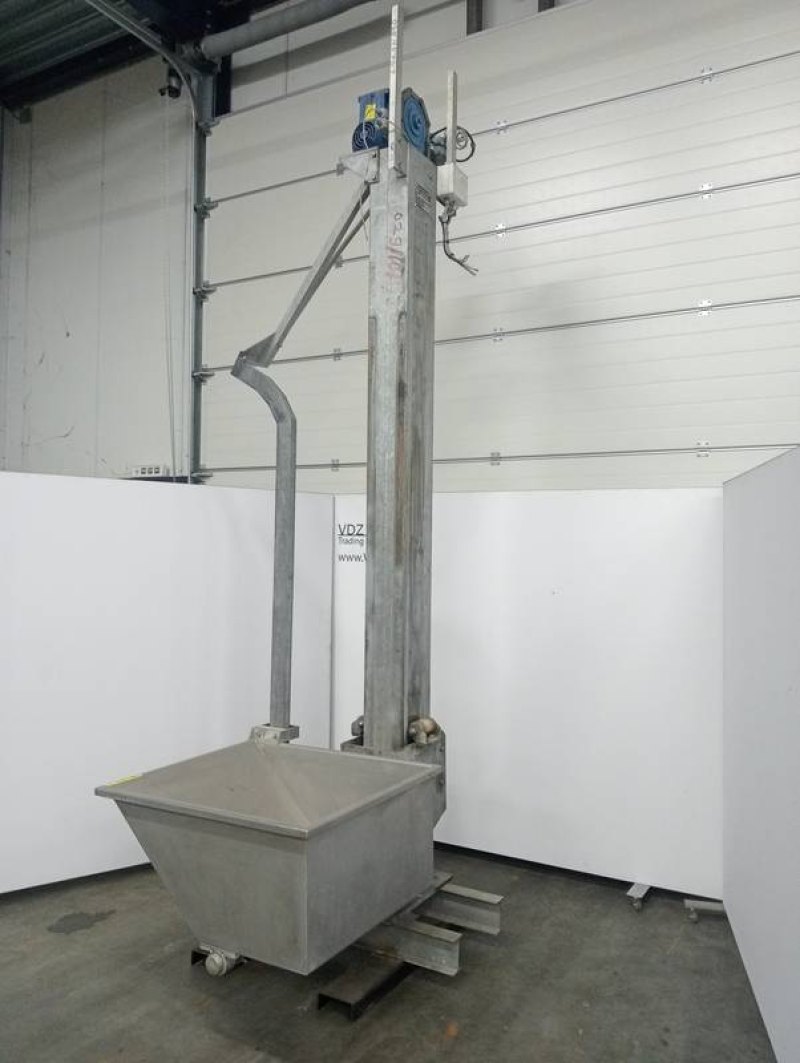 Bin lift and tipper