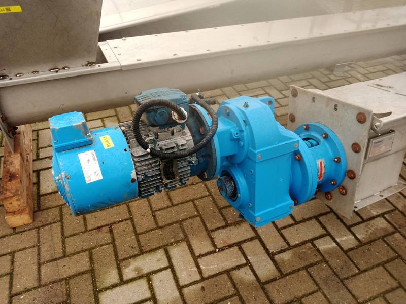 Feed screw conveyor