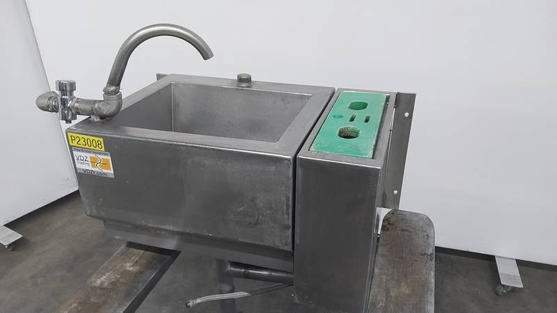 Wash basin with steriliser