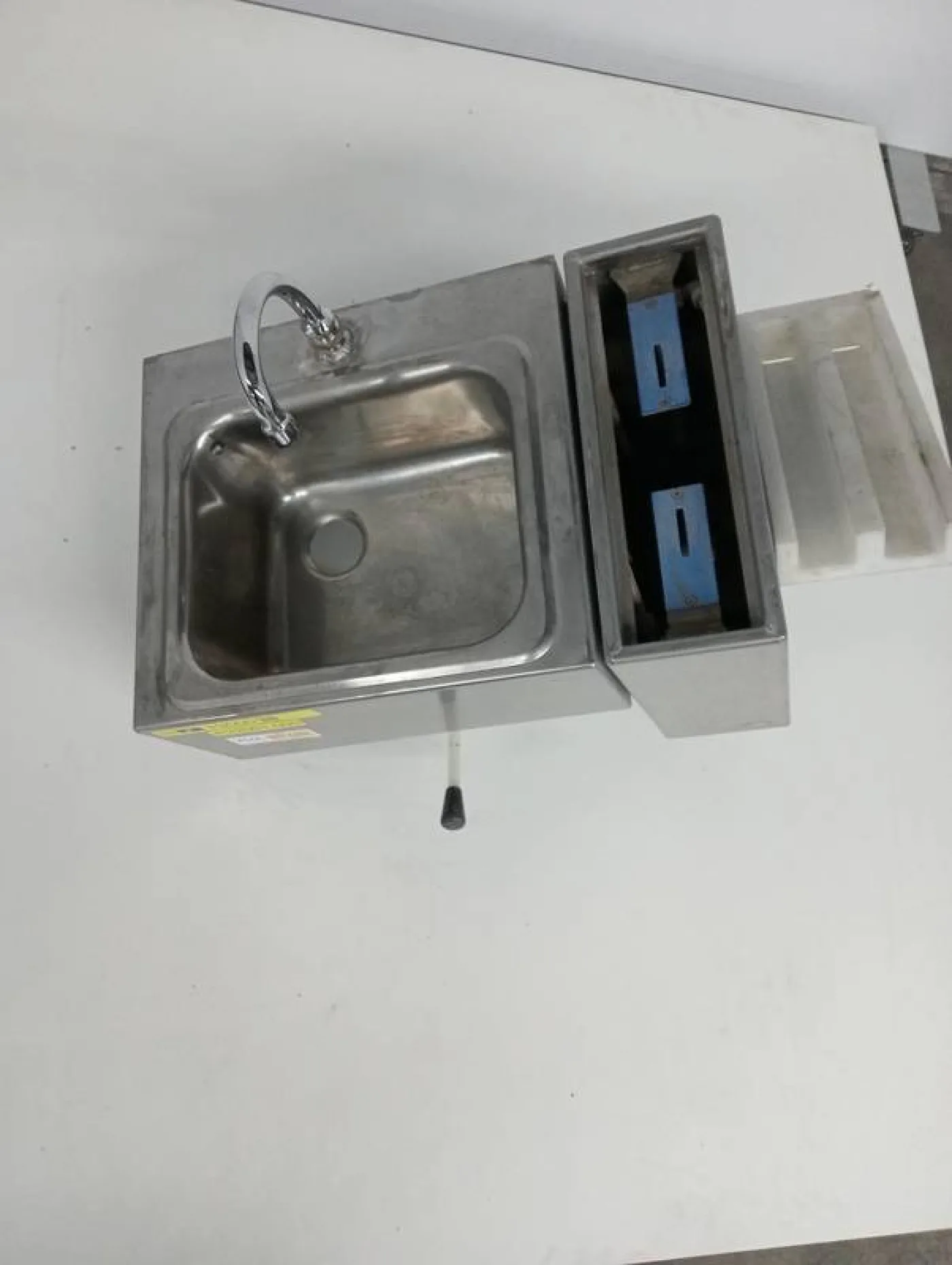 Wash basin with sterilisator - 2