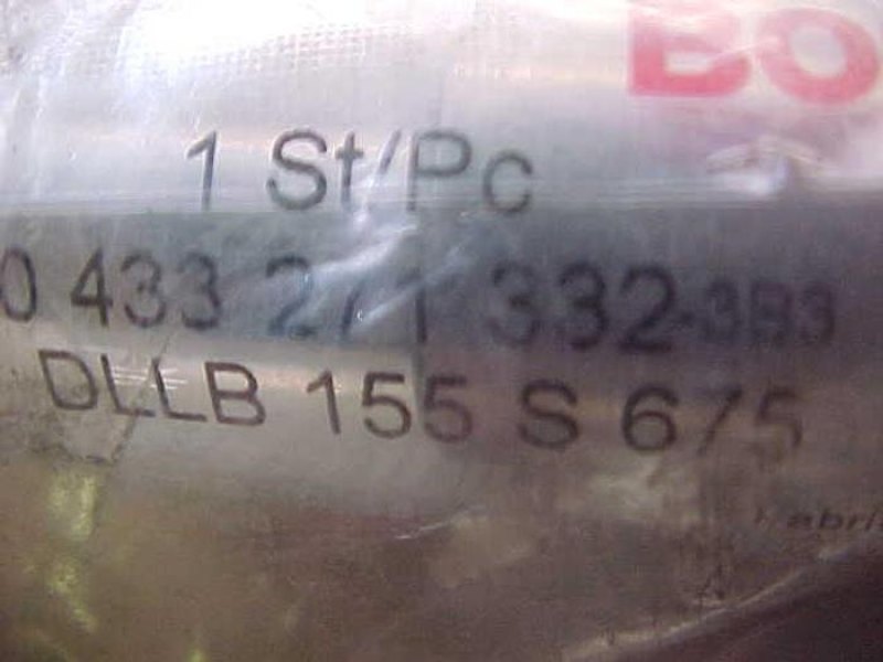 BOSCH INJECTOR NOZZLE DLLB155S675 NEW !!