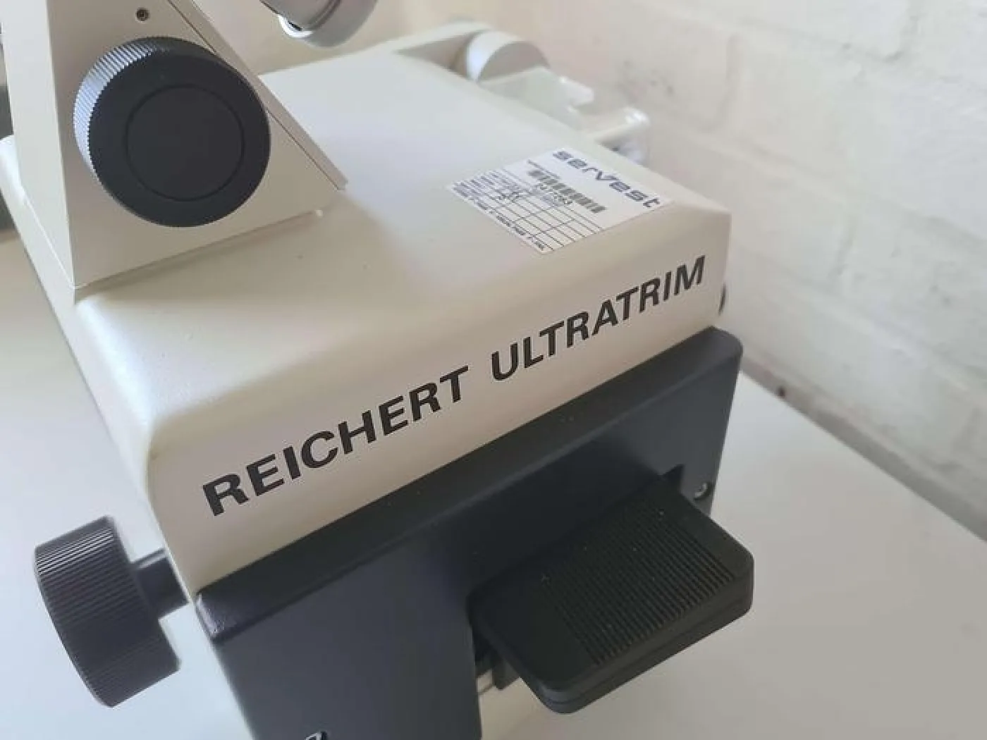 Leica Reichart Ultratrim Microtome - 4