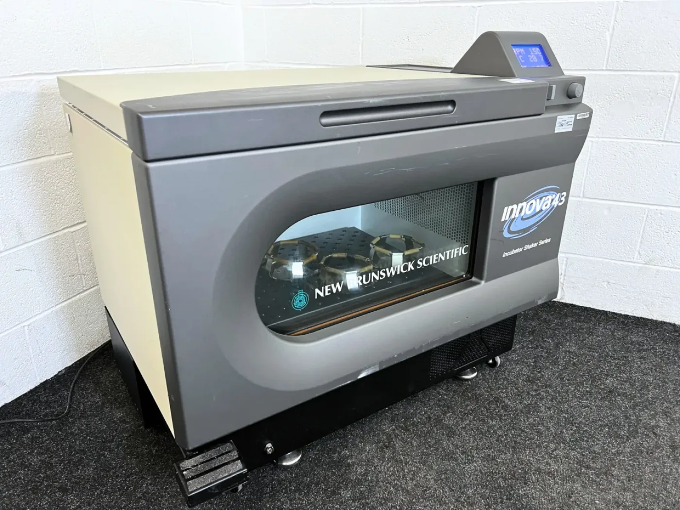 New Brunswick Innova 43 Incubator Shaker - 3