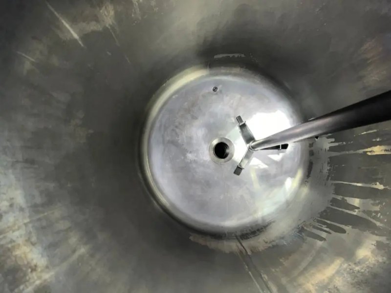 STAINLESS STEEL TANK 1150 LITERS WITH AGITATION