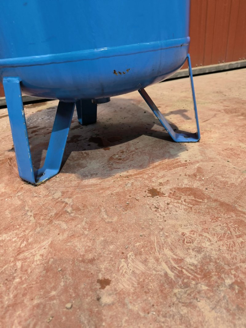VERTICAL IRON AIR RECEIVER 240 LITRES