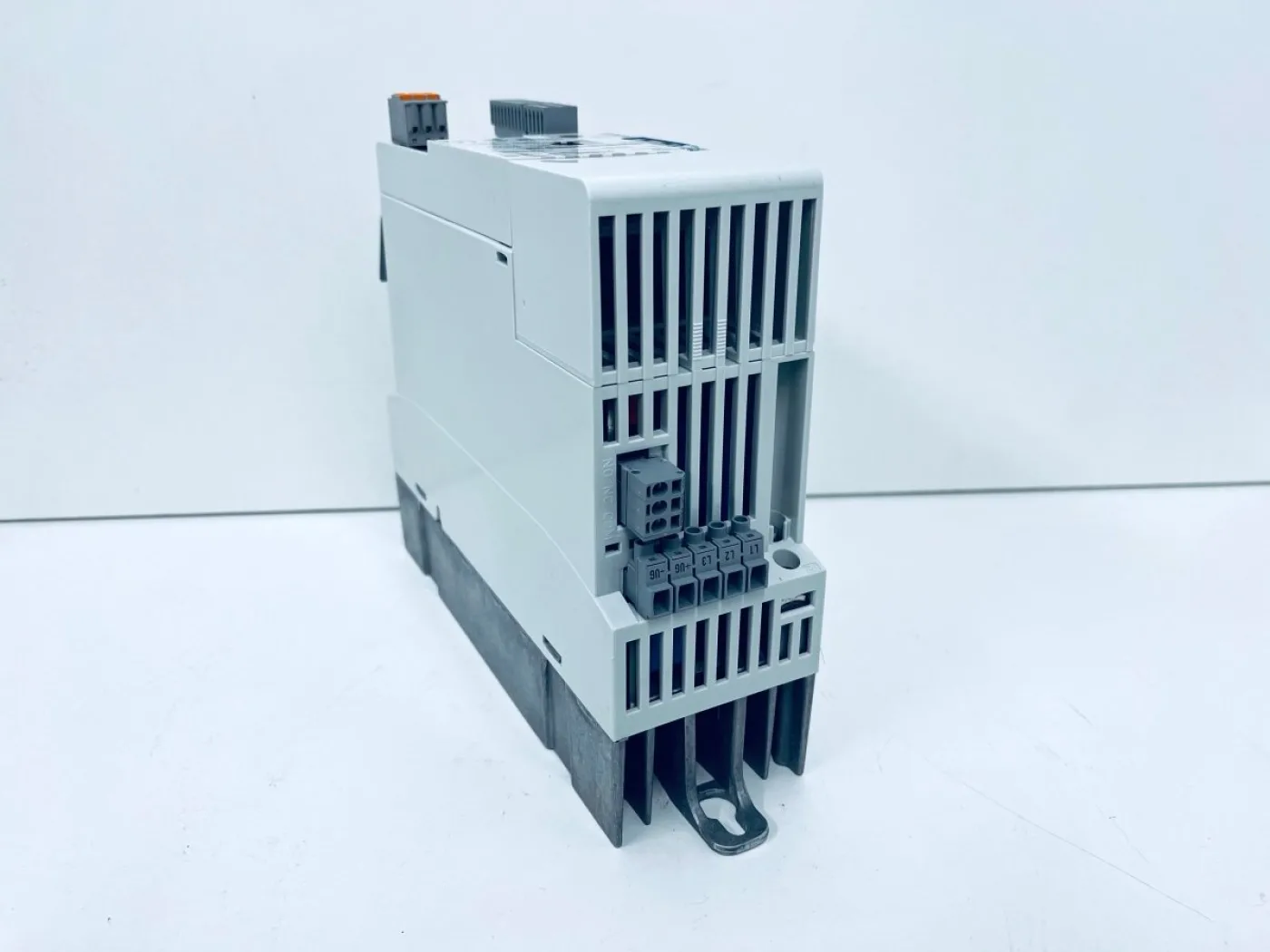 Lenze Inverter Drives 8400 Frequenzumrichter E84AVSCE7514SX0 - 2