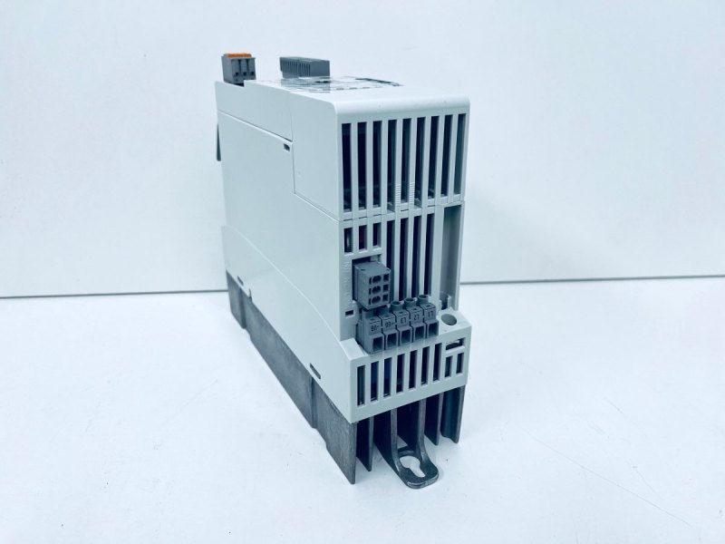 Lenze Inverter Drives 8400 Frequenzumrichter E84AVSCE7514SX0