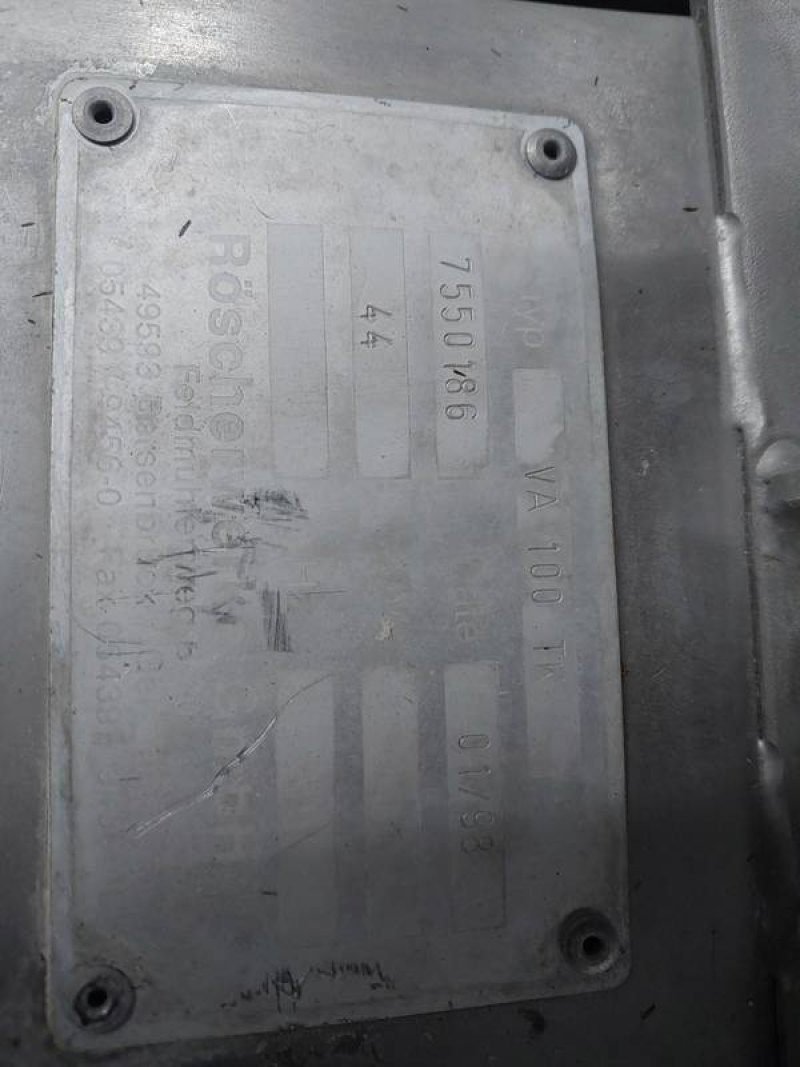 Vacuum buffer tank for fat and-or Spinal cord removal from carcasses