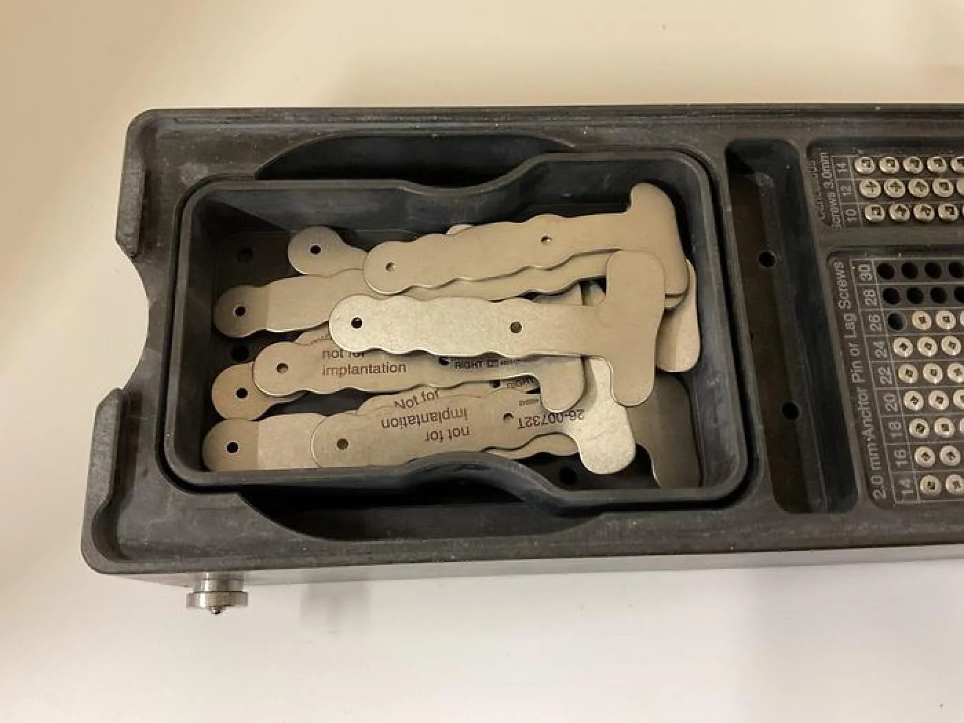 Surgical Instrument Set Volar Radius Locking Plate System (RVP) in Case MONDEAL 9356 - 5