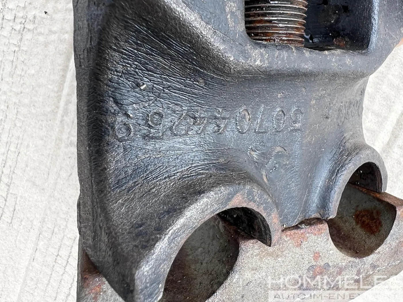 Track Center Guide Shoe 507044259 - 2
