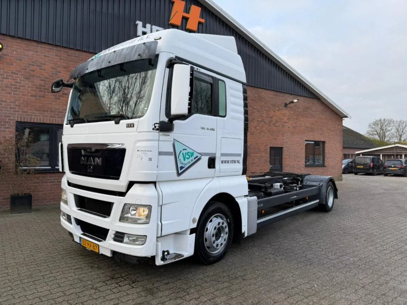 MAN TGX 18.400 BDF, lifted fifth wheel & trailer hitch!