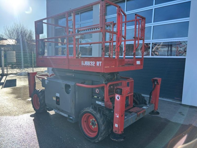 SkyJack SJ6832RT - 11,70m Diesel Scherenarbeitsbühne 4x4 Hubarbeitsbühne (N329)