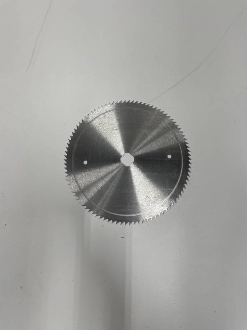 Circular saw blade for deboning