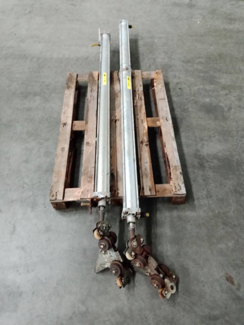 Cylinders for walking beam conveyor