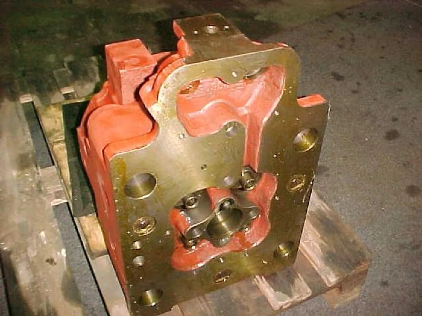 CYLINDER HEADS WARTSILA W26 / 6L26 - 3