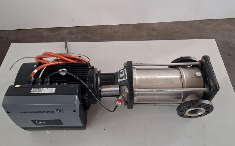 Grundfos CRN 15-05 A-FGJ-G-E-HQQE Vertical Multistage Pump with Grundfos X Drive