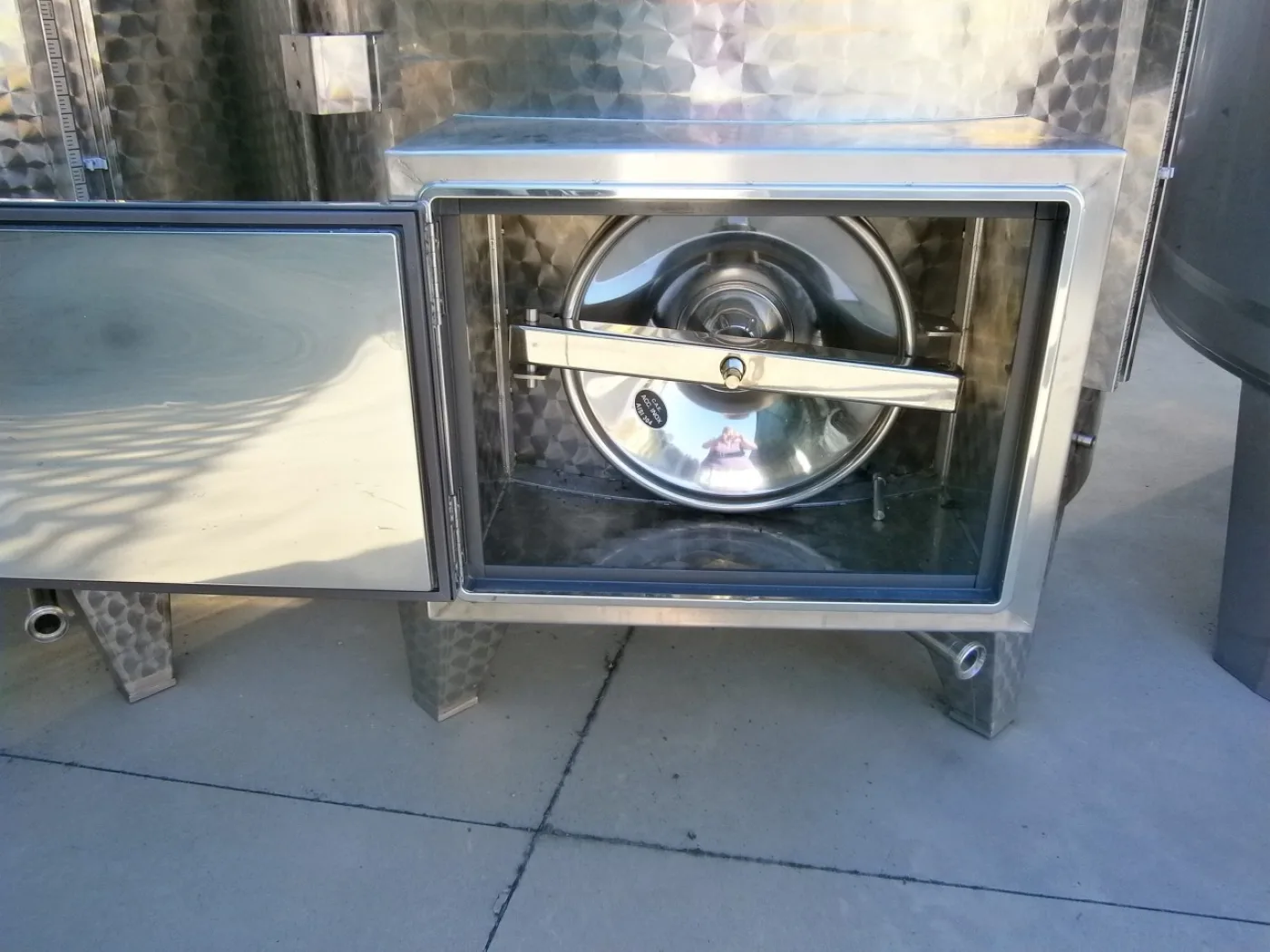 STAINLESS STEEL TANKS CAPACITY LITERS 2500 PNEUMATIC FLOATING LID CONICAL BOTTOM, INSULATED NEW EQUIPMENT - 2