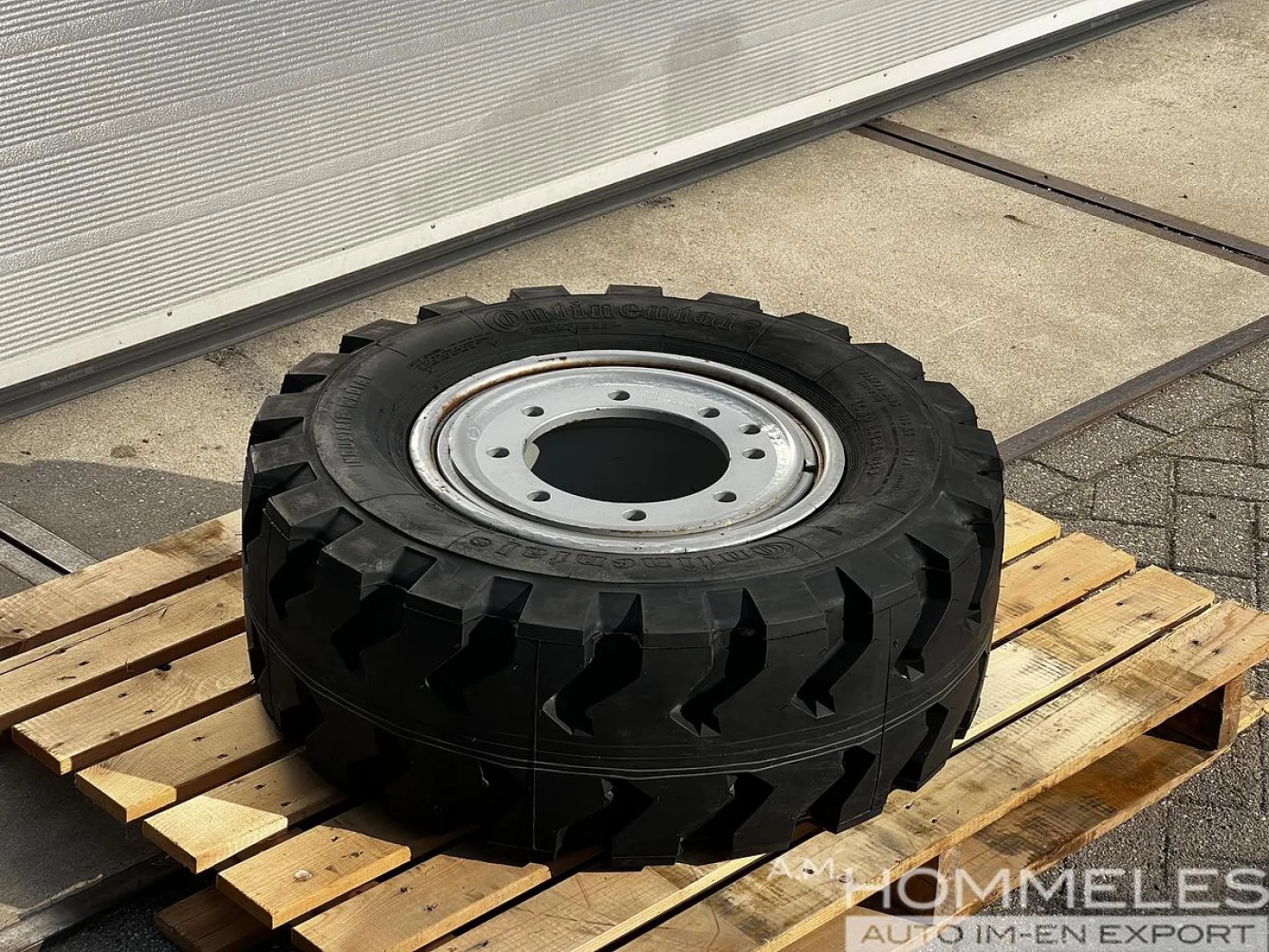 Wheel 315/70R15 (300-15) 22PR - 3