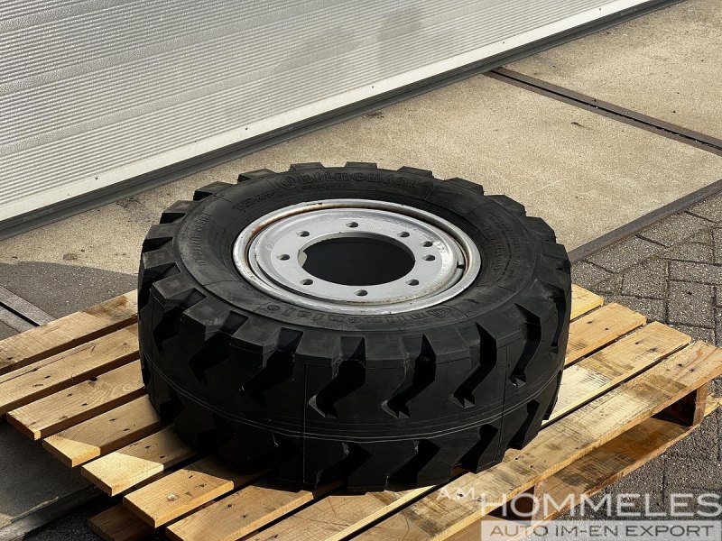 Wheel 315/70R15 (300-15) 22PR
