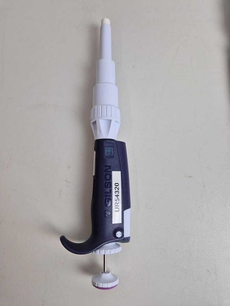 Gilson PIPETMAN P5000 500-5000uL Single Channel Pipette. Purple