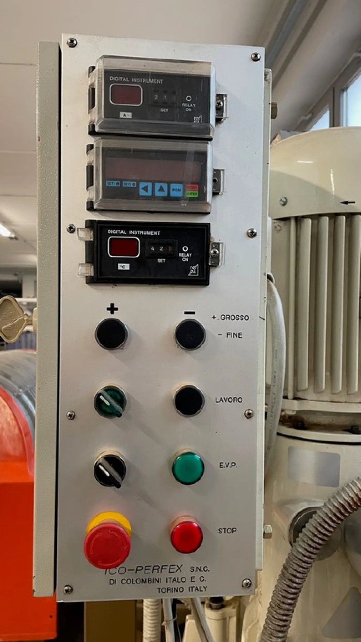 COFFEE GRINDER FIRM COLOMBINI WITH CONTROL PANEL, PRODUCT LOADING SYSTEM IN BEANS WITH STAINLESS STEEL HOPPER, SECOND-HAND MACHINE - 4