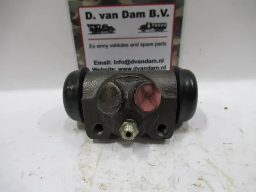 Wielremcilinder links, Kaiser jeep M715