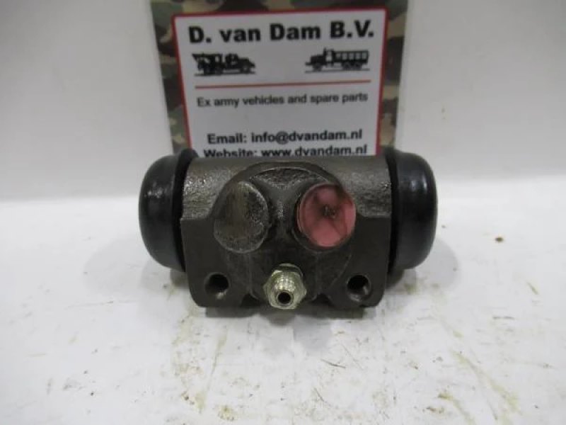 Wielremcilinder links, Kaiser jeep M715