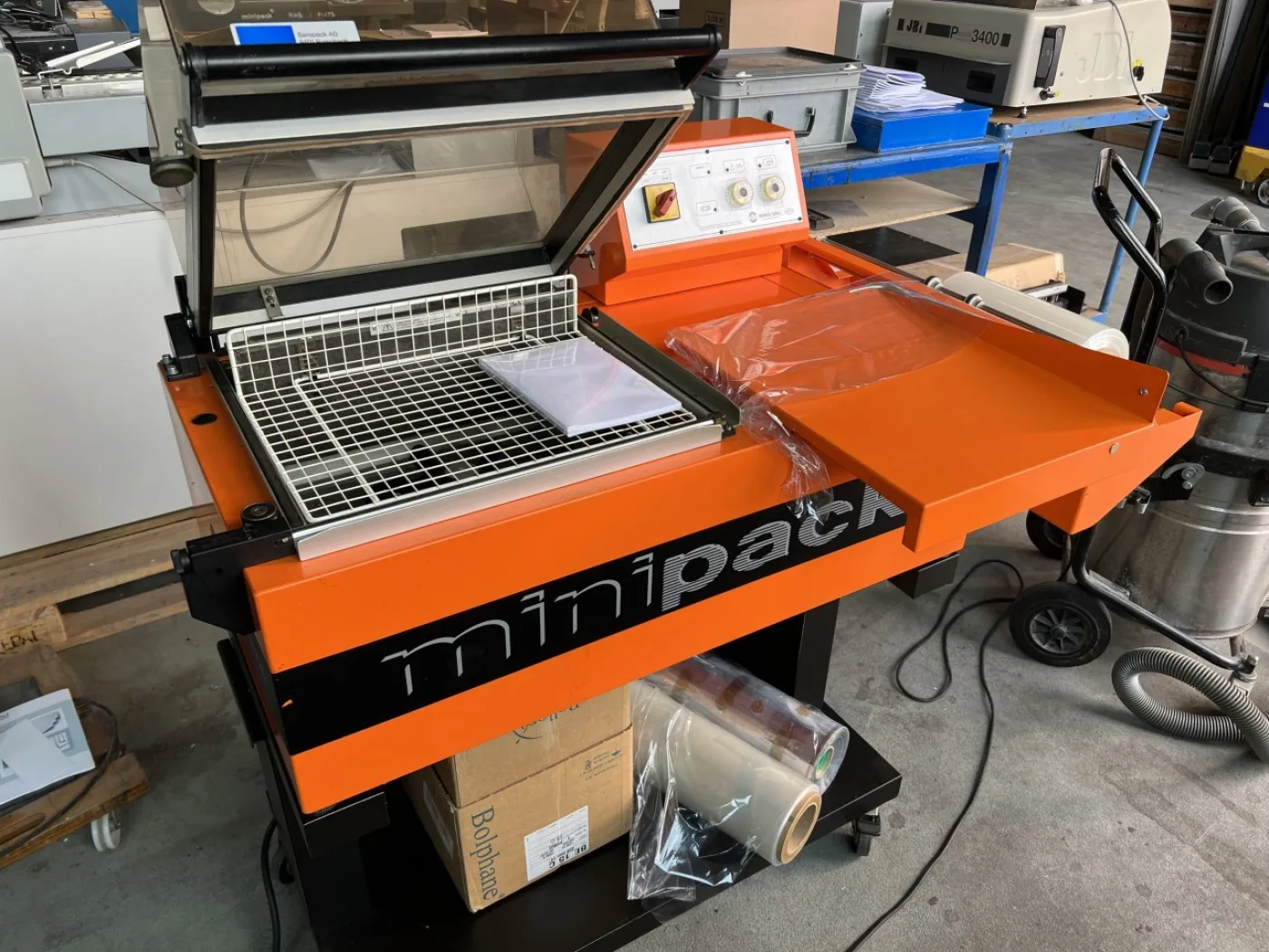 Mise sous plastique Minipack FM 75 - 2