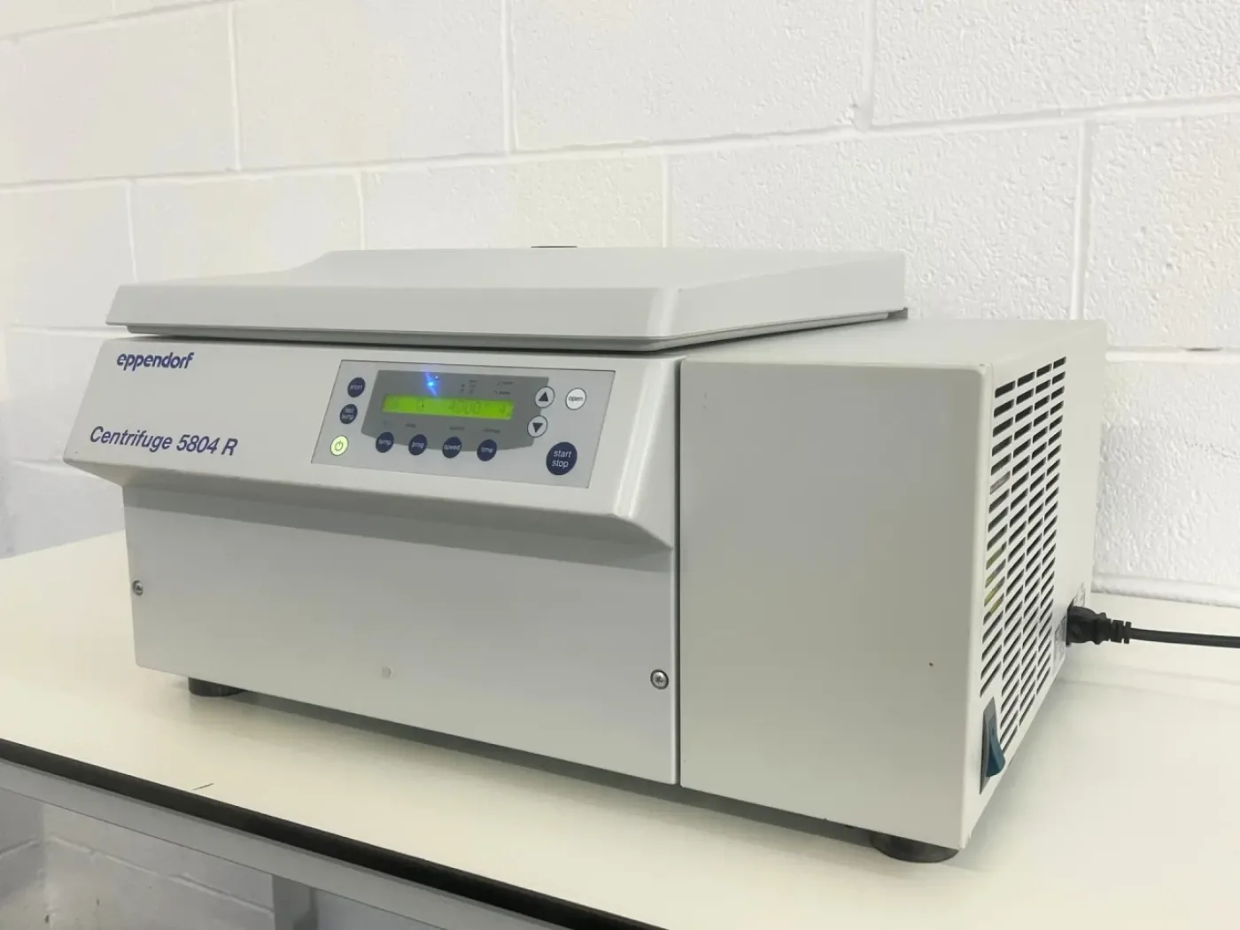 Eppendorf 5804R Refrigerated Centrifuge & Rotor - 4