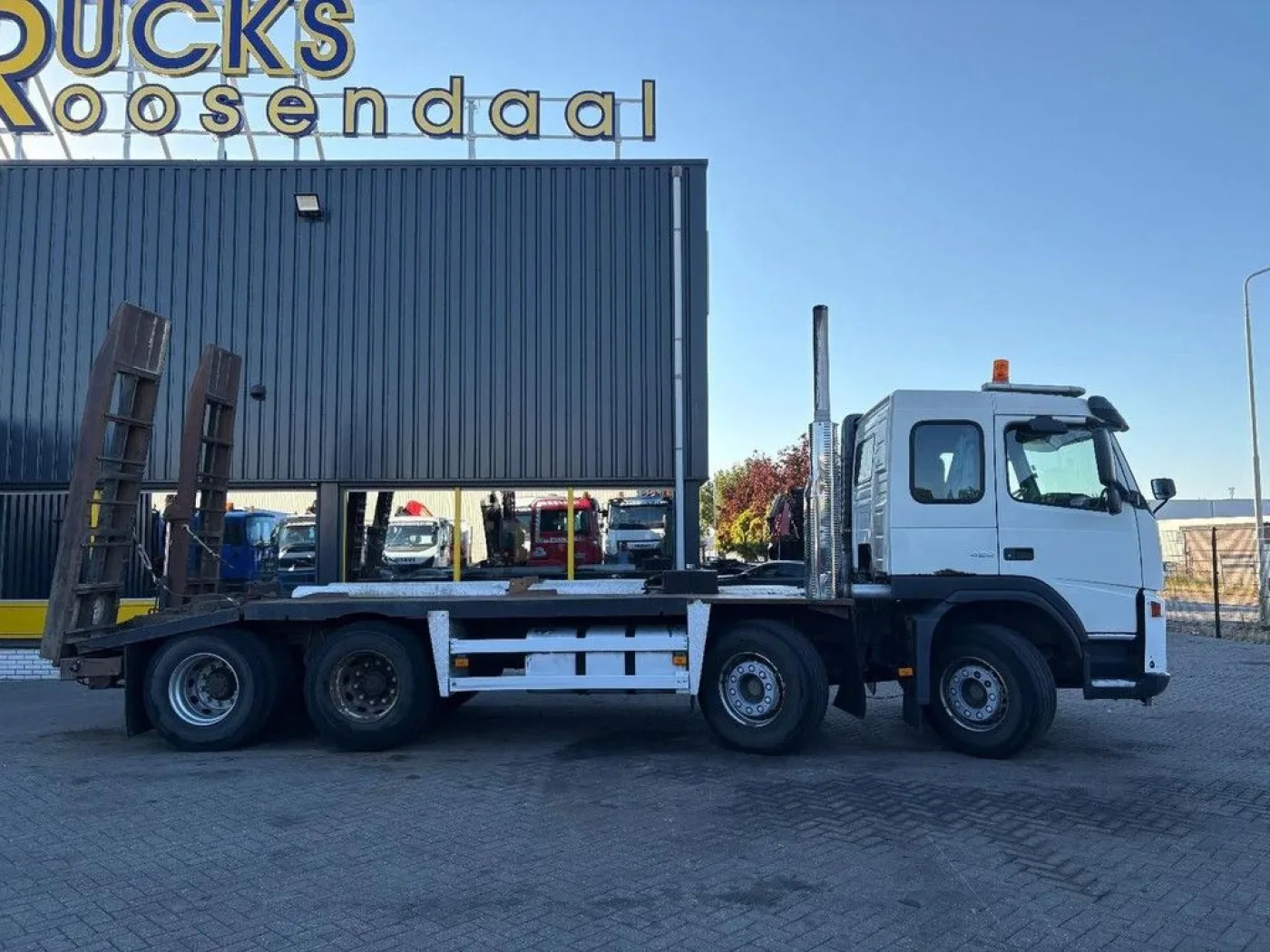 Volvo FM 12 .420 + hydrolic ramps + 8x4 + manual + spring suspension - 3