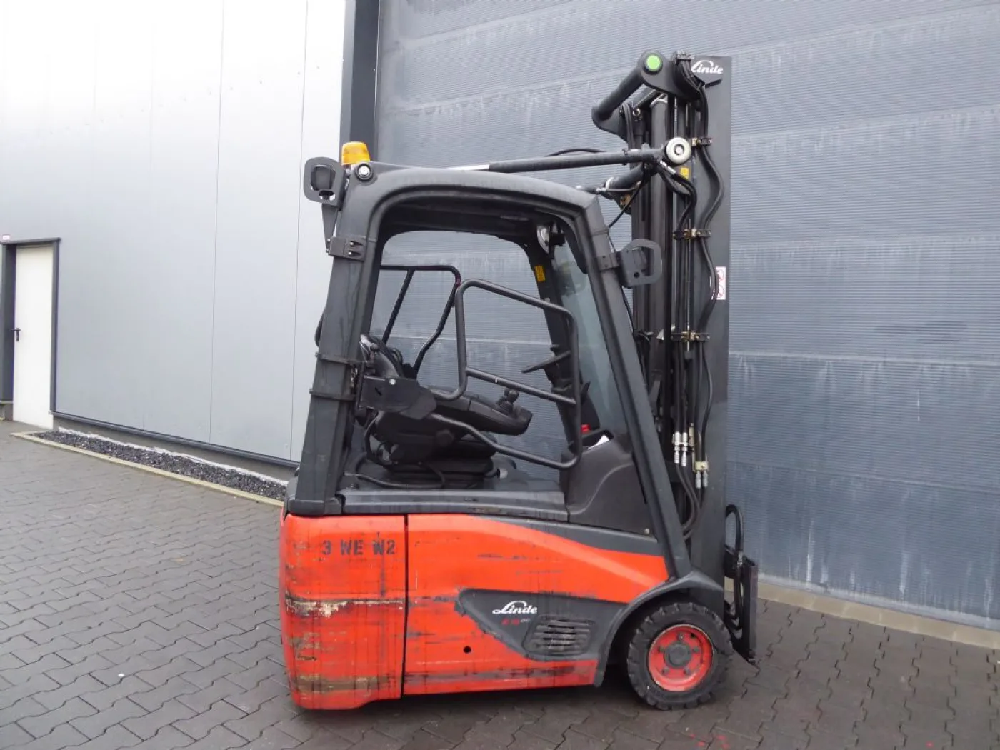 Linde E15-02 - 8