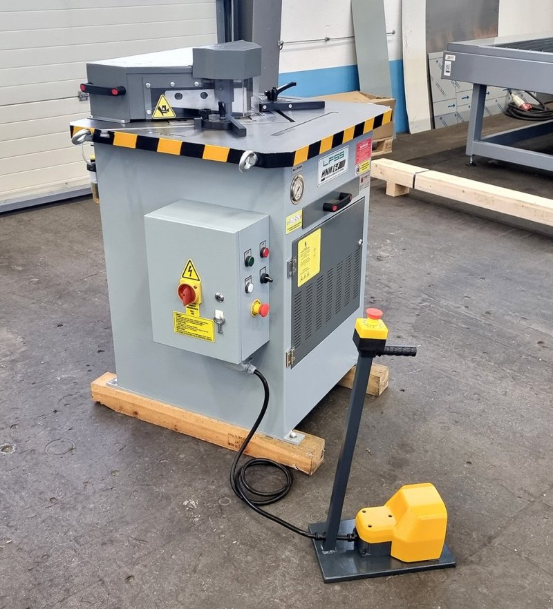Ausklinkmaschine mit fixem Winkel HNM-6 F