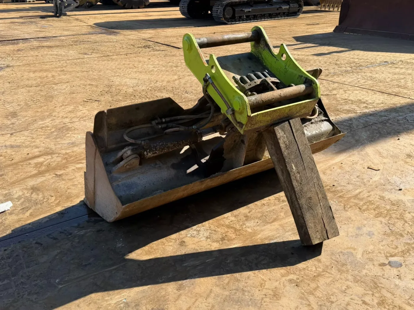 OilQuick Tiltbucket OQ70 – 55 - 5