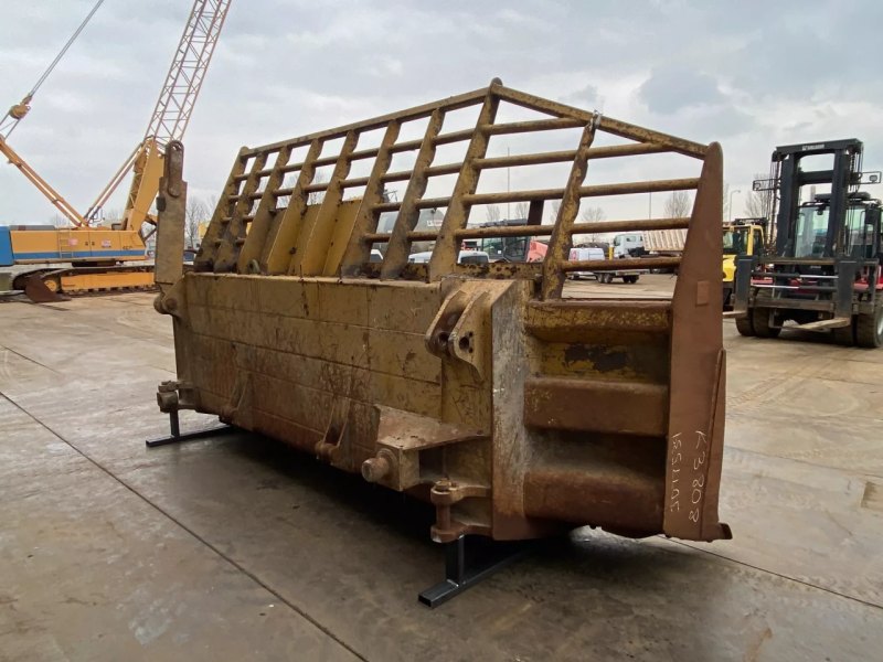Caterpillar D9U Blade