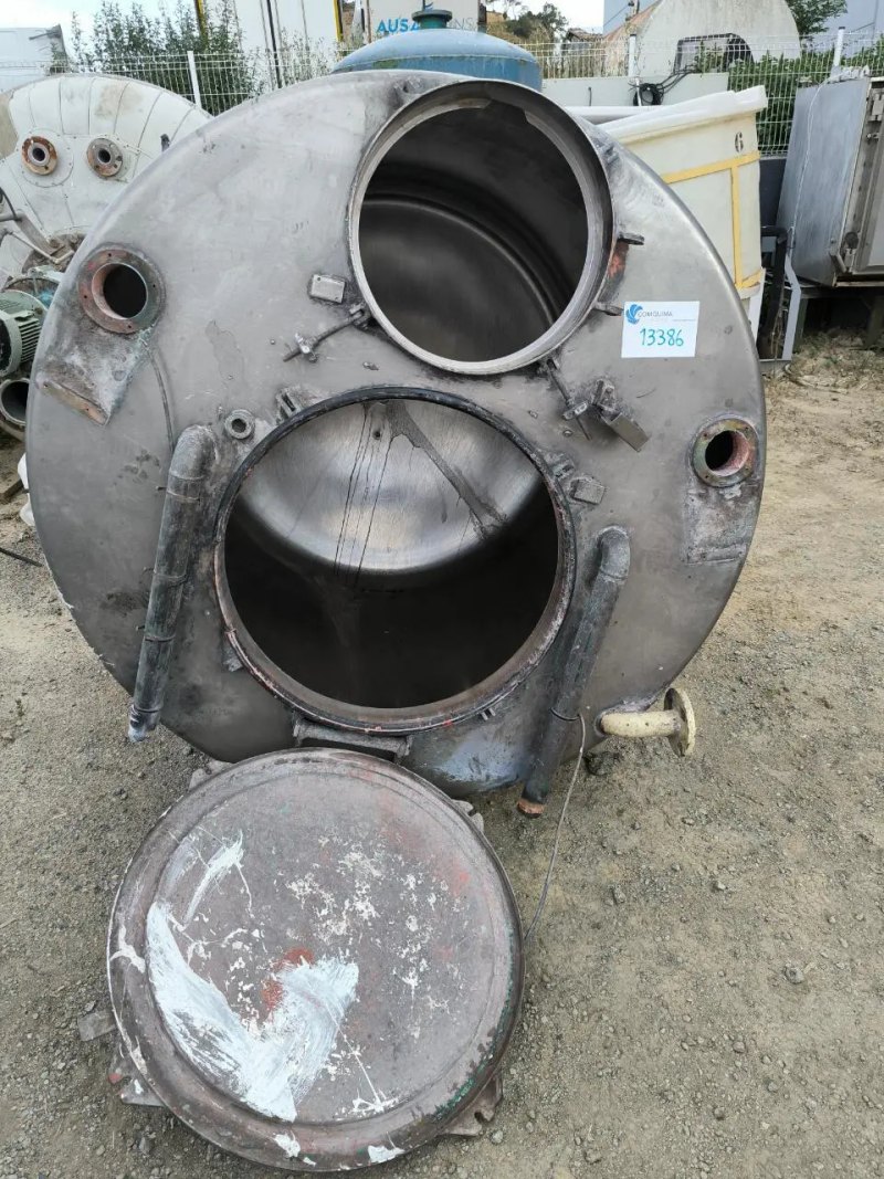 STAINLESS STEEL TANK 3,000 LITERS