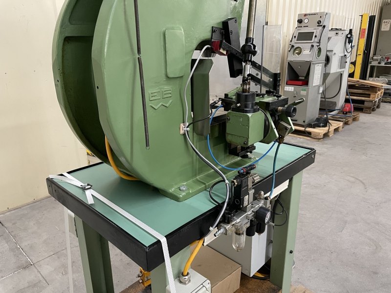 EXCENTRIC PRESS “BEUTLER” D8-200