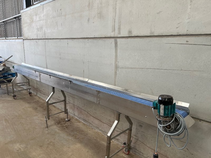 Conveyor 5.3m Long x 220mm