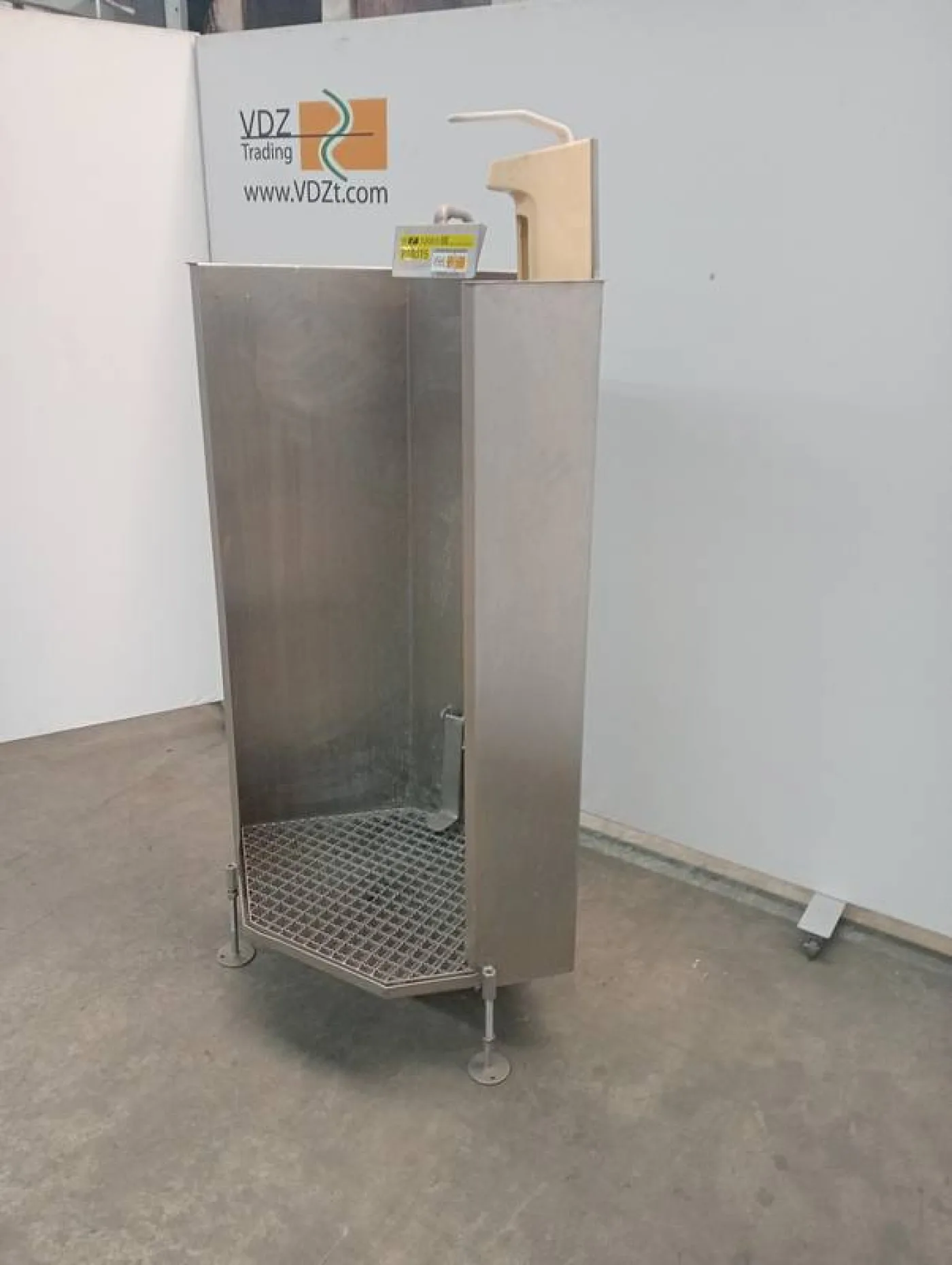 Apron wash cabinet - 7