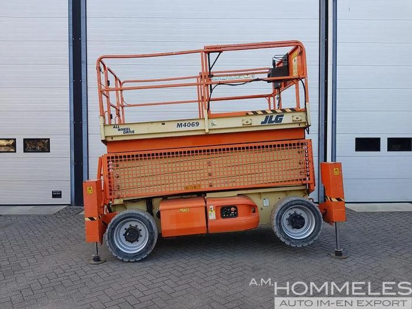 JLG M4069 4x4 - 5