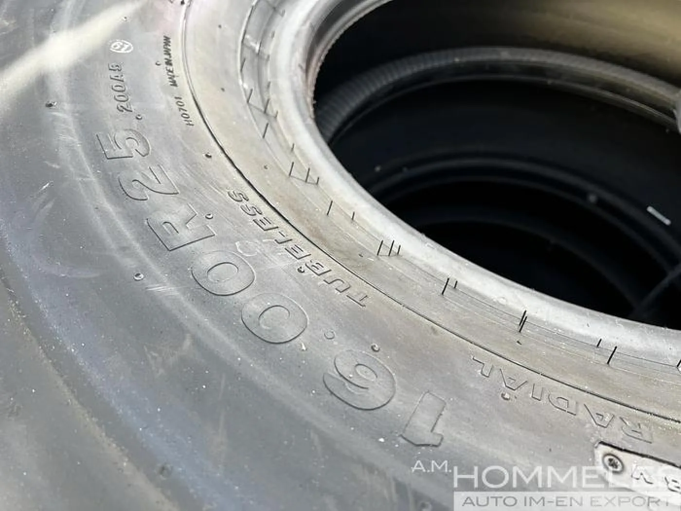 Bridgestone 16.00R25 container handler - 7
