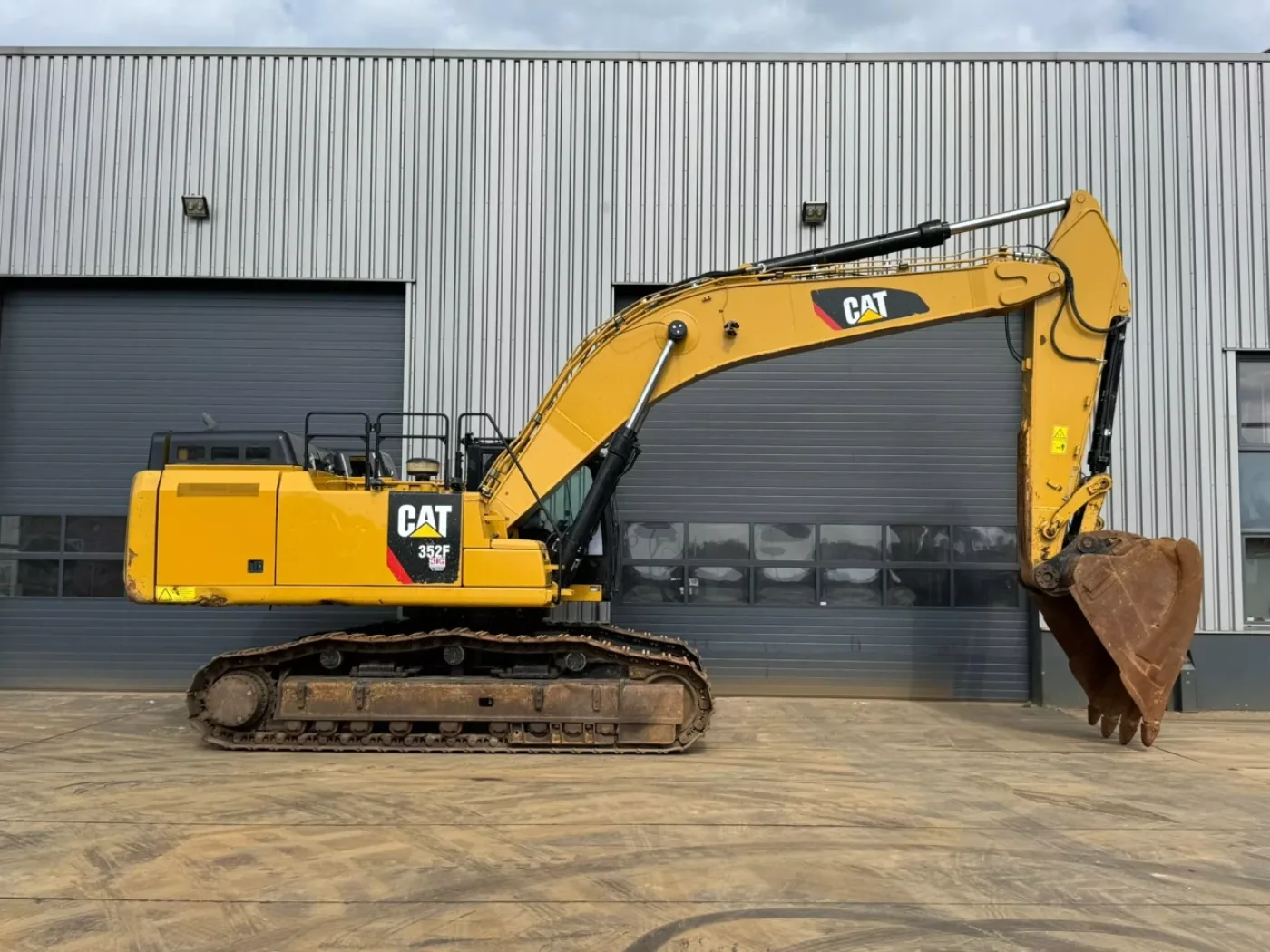 Caterpillar 352F - 6