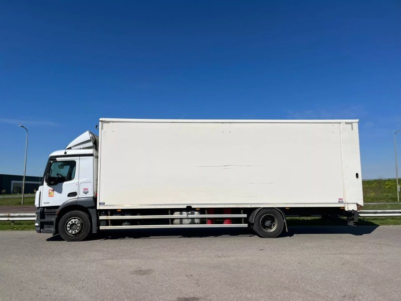 Mercedes Benz Antos 1836 4×2 Closed Box, double floor