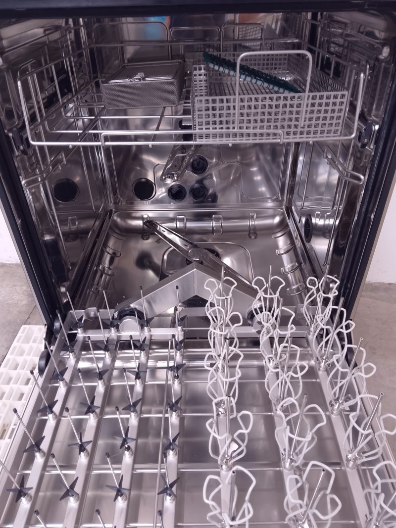 LAVASTRUMENTI/LAVAVETRERIE – MIELE – MOD. PG 8593