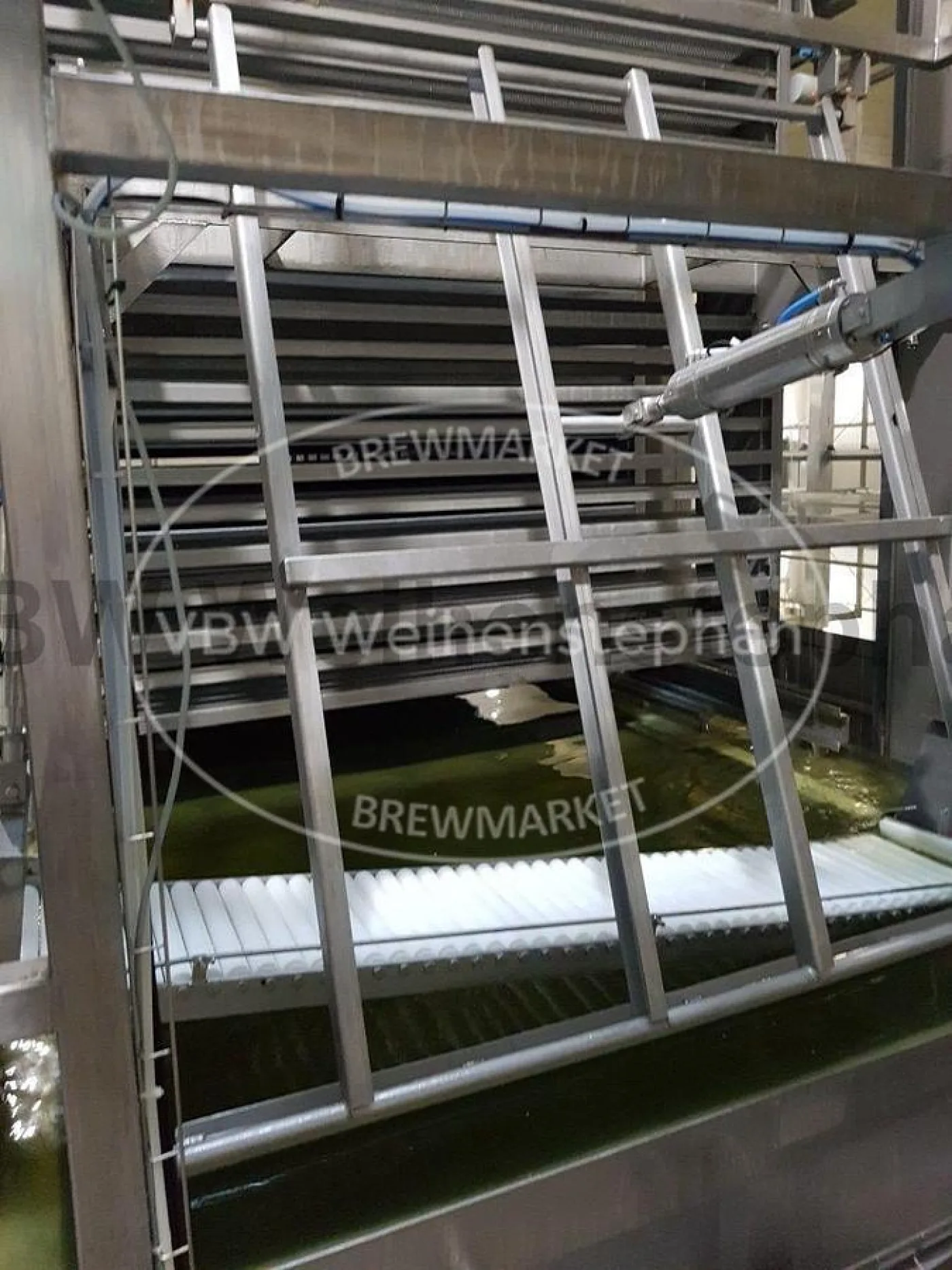 Loader and unloader for salt bath cheese trays - 1