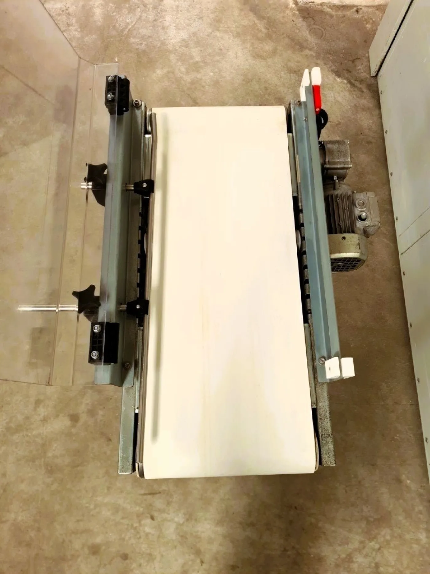 NASTRO TRASPORTATORE A TAPPETO MOTORIZZATO CON CARTER DI PROTEZIONE – SOCO SYSTEM - 4