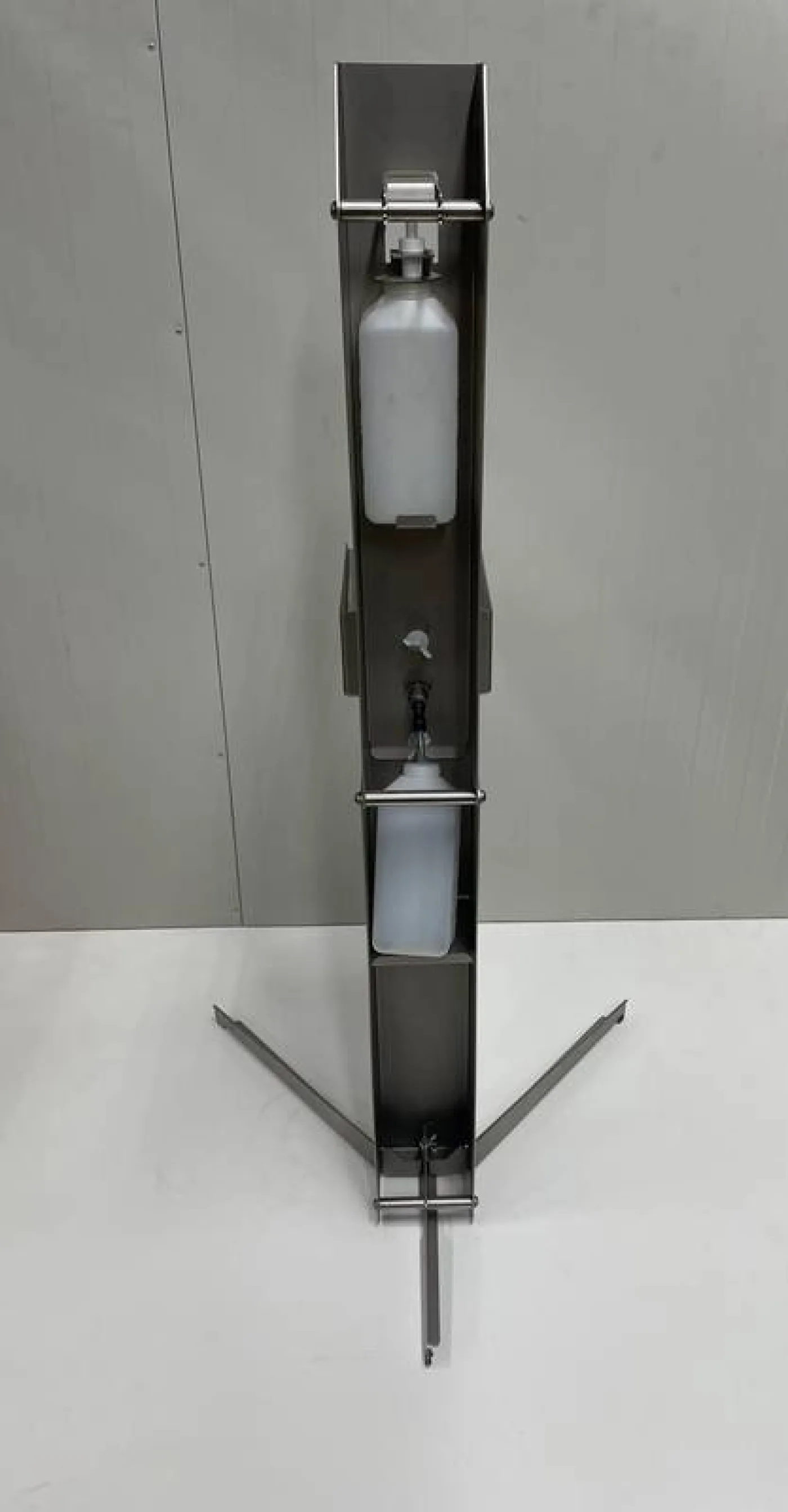 Hand sanitizer dispenser pole - Desinfection - 6