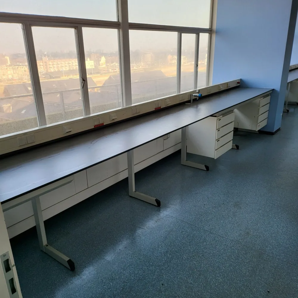 2075 - Used S+B Laboratory wall table (548 cm)