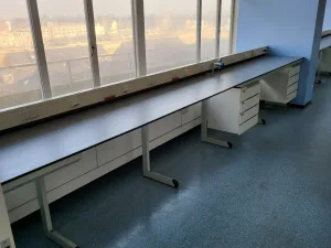 2075 - Used S+B Laboratory wall table (548 cm)