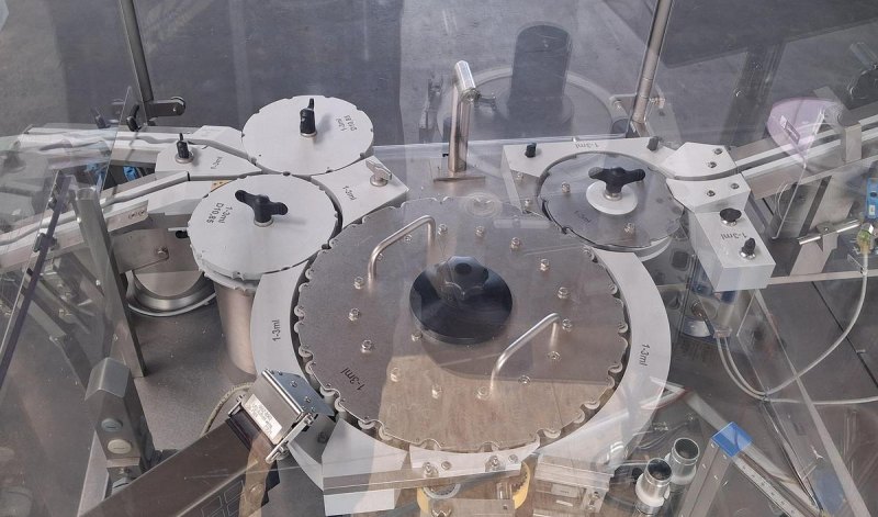 Inova Pharma Systems ESK321 Etikettier- und Rundtaktsystem
