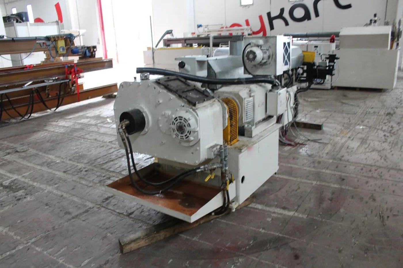 2000 BATTENFELD 90mm; L/D 30; Cambia ES0033 - 5